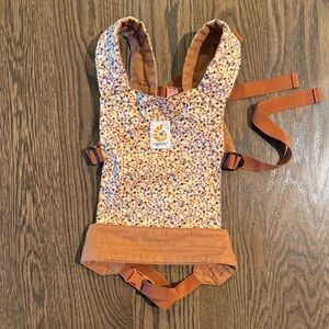 Ergobaby + DÔEN Doll Carrier in Field of Daises Print